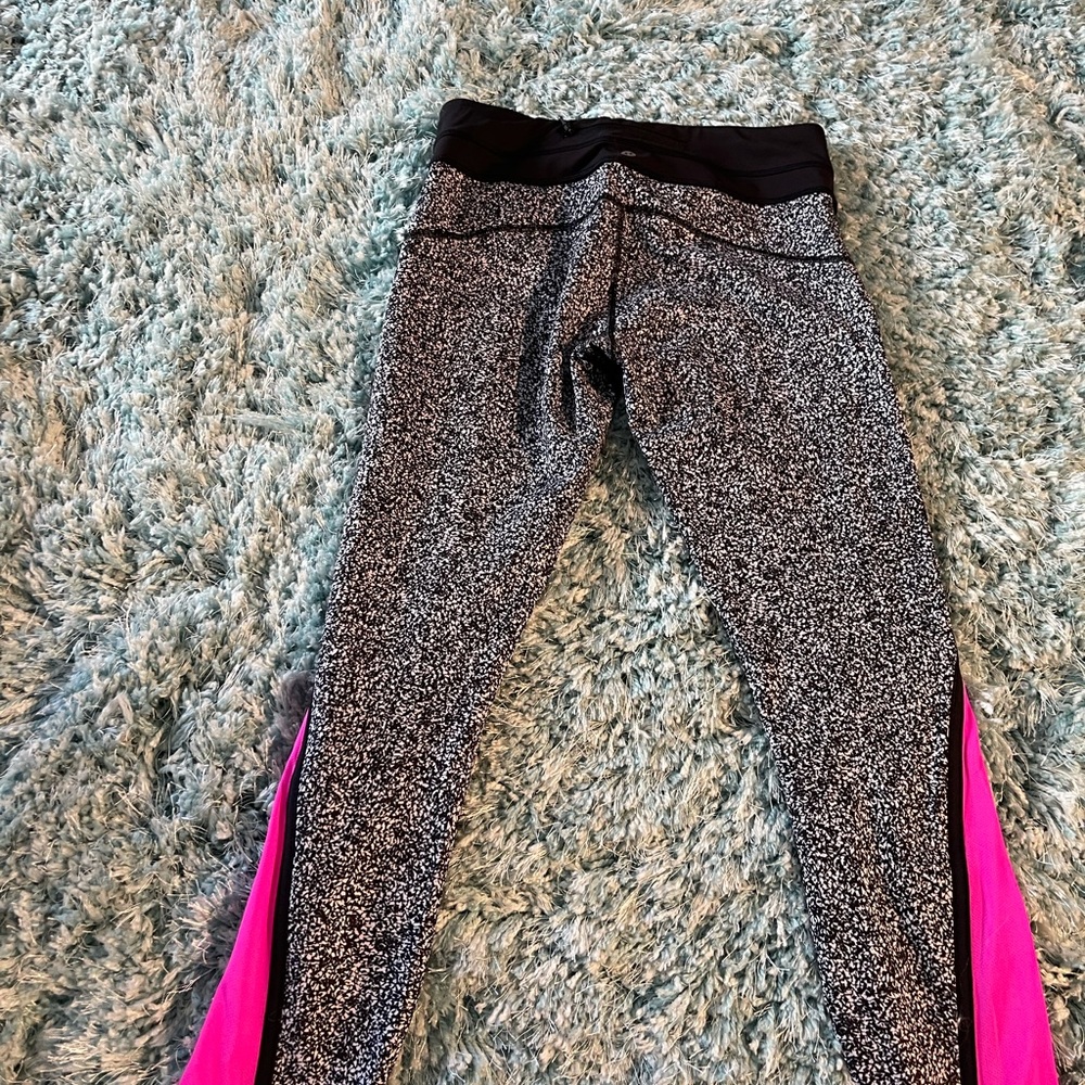 Lululemon pants size 6 - Picture 2 of 3